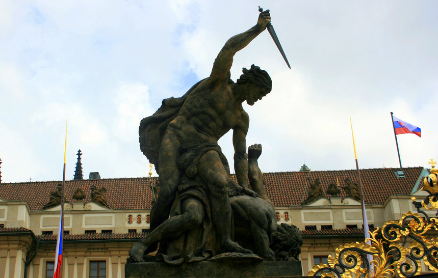 Power-Statue-Prague