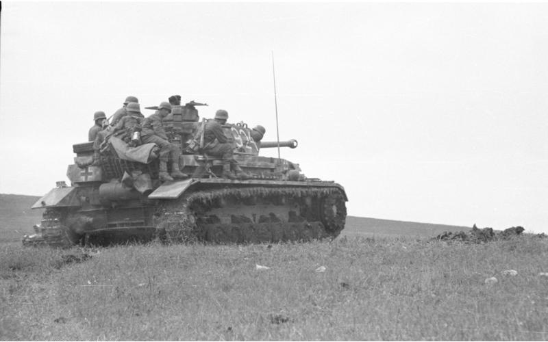 Bundesarchiv_B_145_Bild-F016223-0024_Russland_Krim_Panzer_IV_im_Einsatz