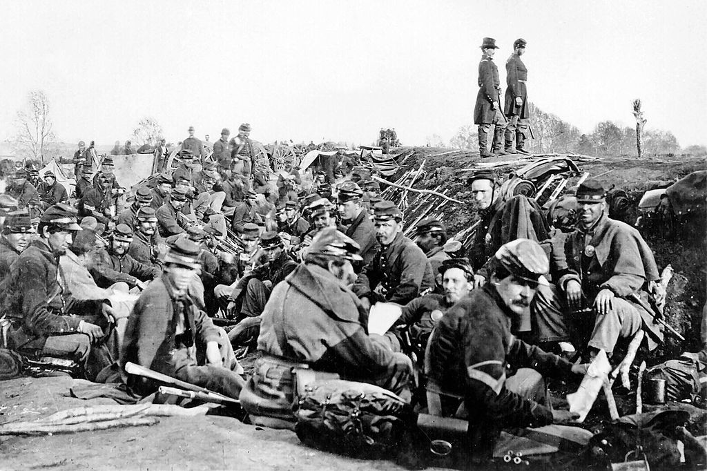 Union_soldiers_entrenched_along_the_west_bank_of_the_Rappahannock_River_at_Fredericksburg,_Virginia_(111-B-157)
