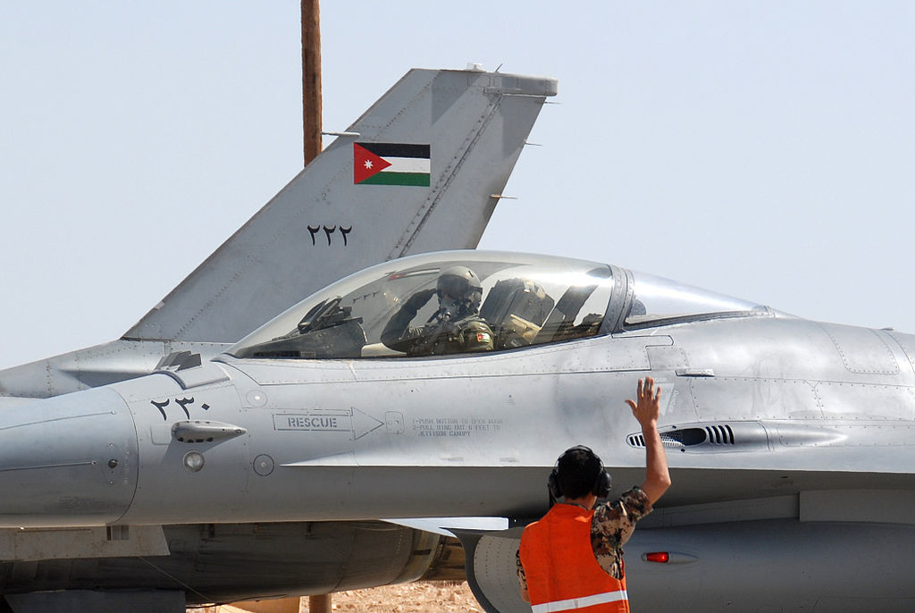 1024px-Jordanian_F-16_at_Azraq