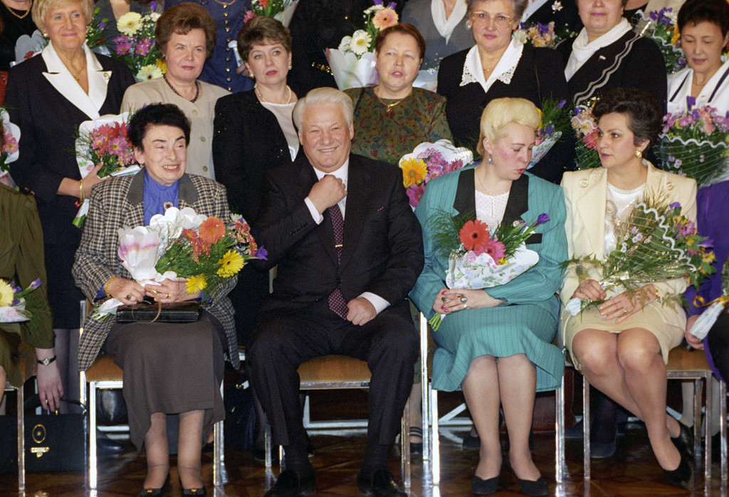 RIAN_archive_888938_Russian_president_Boris_Yeltsin_attends_festive_event_on_the_occasion_of_International_Women’s_Day,_March_8-2