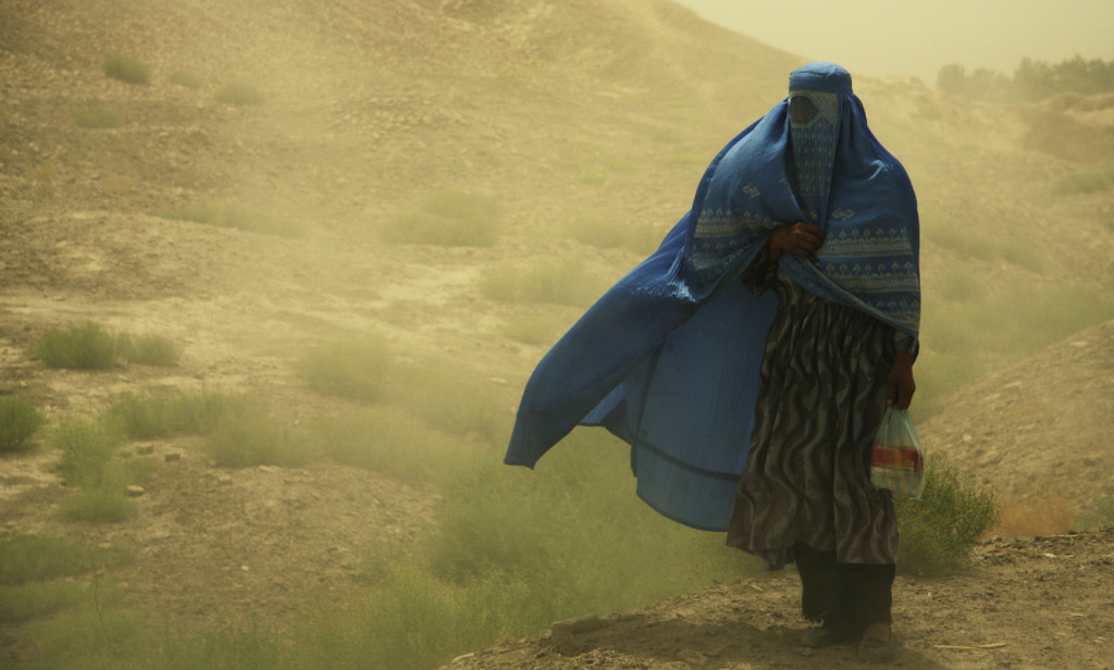 Woman_wearing_burqa_Balkh_Afghanistan