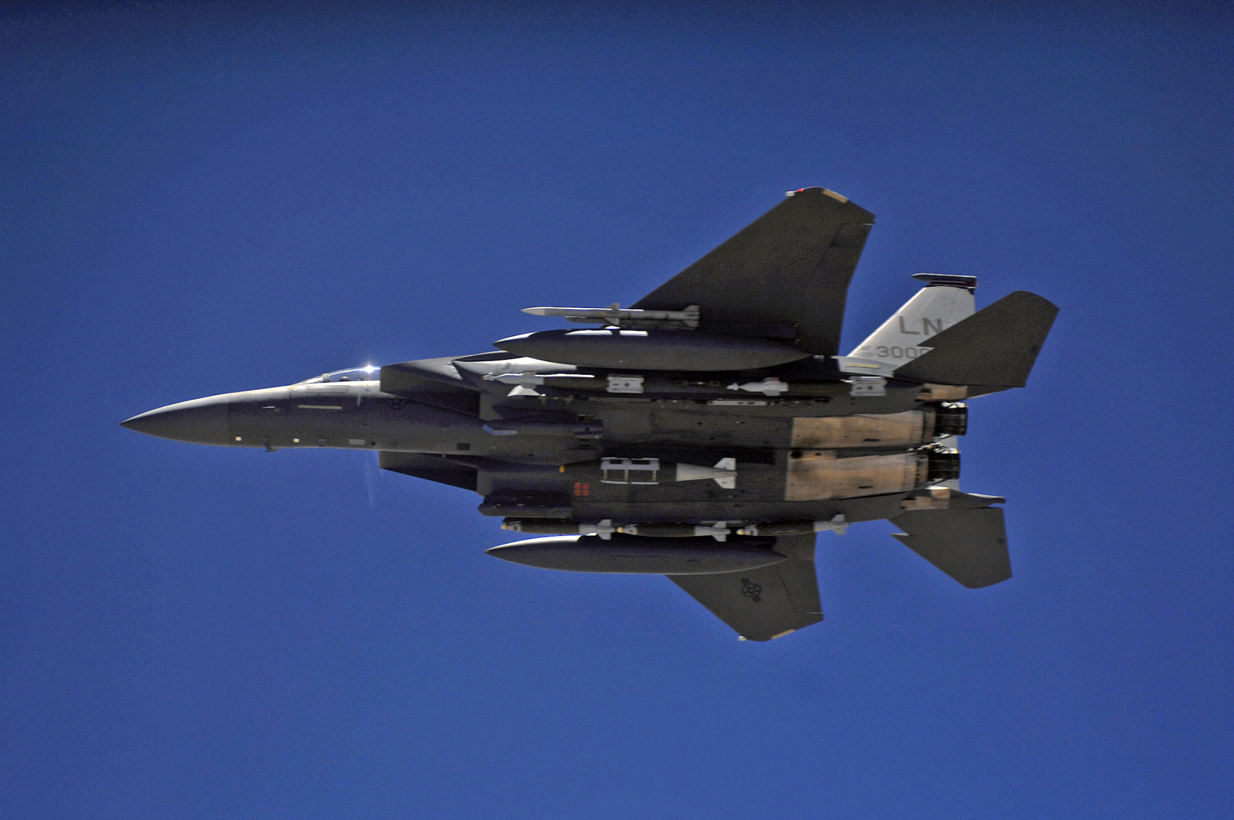 Figure 4: Lakenheath F-15E loaded for bear in OEF with 3 x GBU-38, 2 x GBU-12, 1 x GBU-31 (2000-lb.) 2 x AIM-120C, 2 x AIM-9M, two external fuel tanks, LANTIRN nav pod and Sniper targeting pod. It is likely that it has already expended two GBU-12s. (U.S. Air Force photo/Master Sgt. Andy Dunaway)