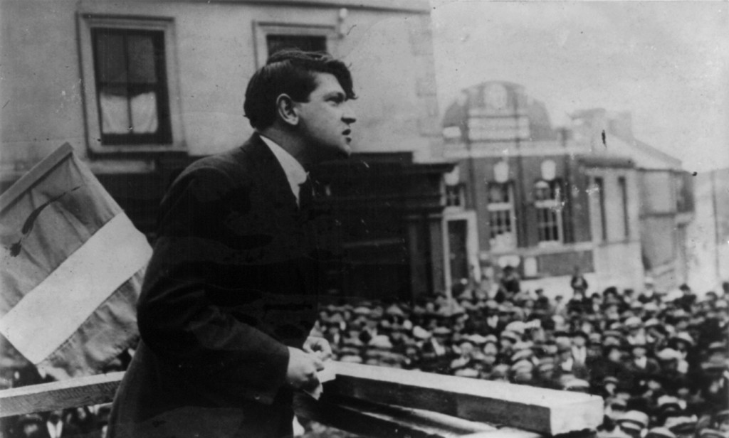 Michael_Collins_addressing_crowd_in_Cork