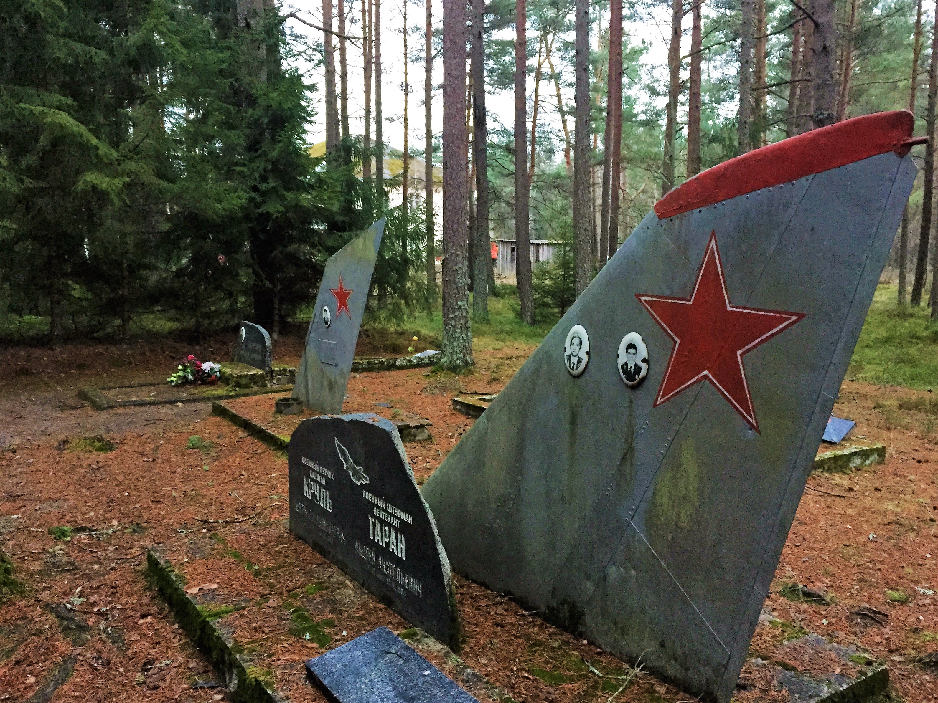 amari-pilot-cemetery