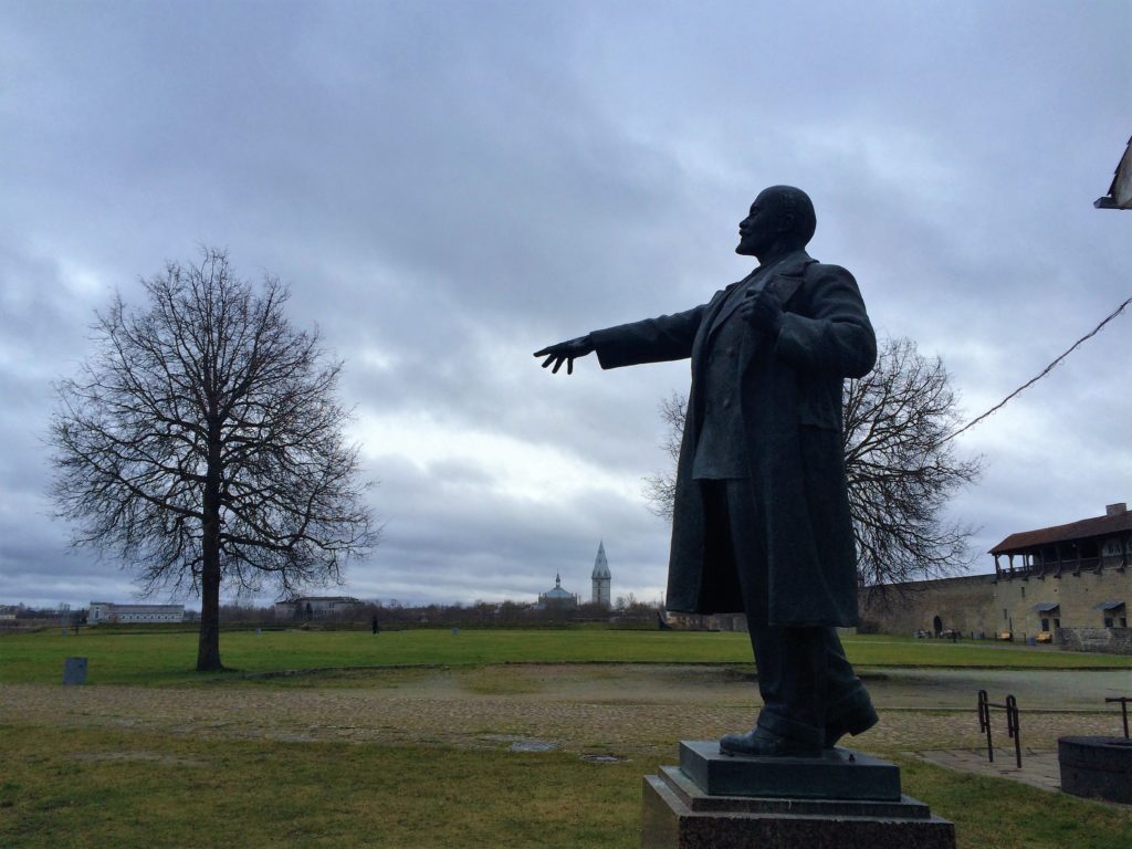 lenin-reaches-towards-russia
