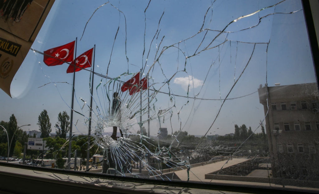 broken-glass-turkish-flags