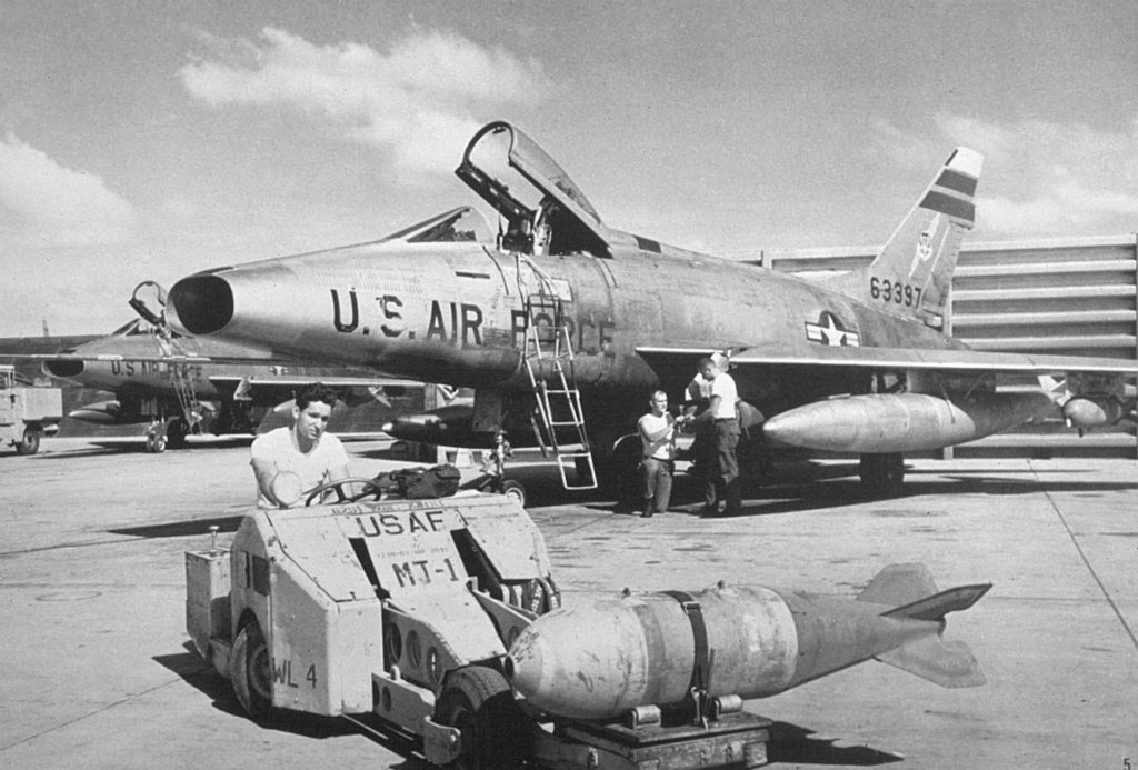 F-100-BW