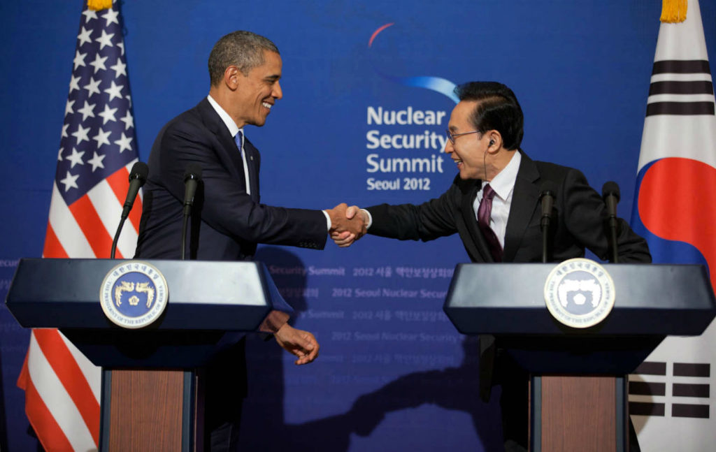 Obama-Korea-Handshake