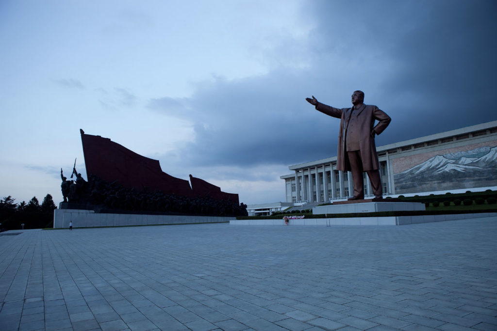 North_korea-statue