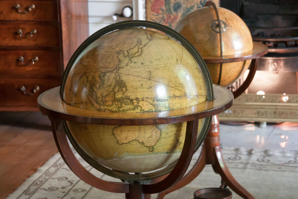 globe-antique