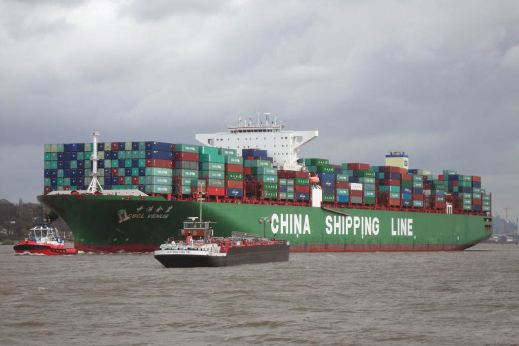 Container_ship_CSCL_Venus_of_the_China_Shipping_Line_outgoing_Hamburg_in_April_2014FINAL
