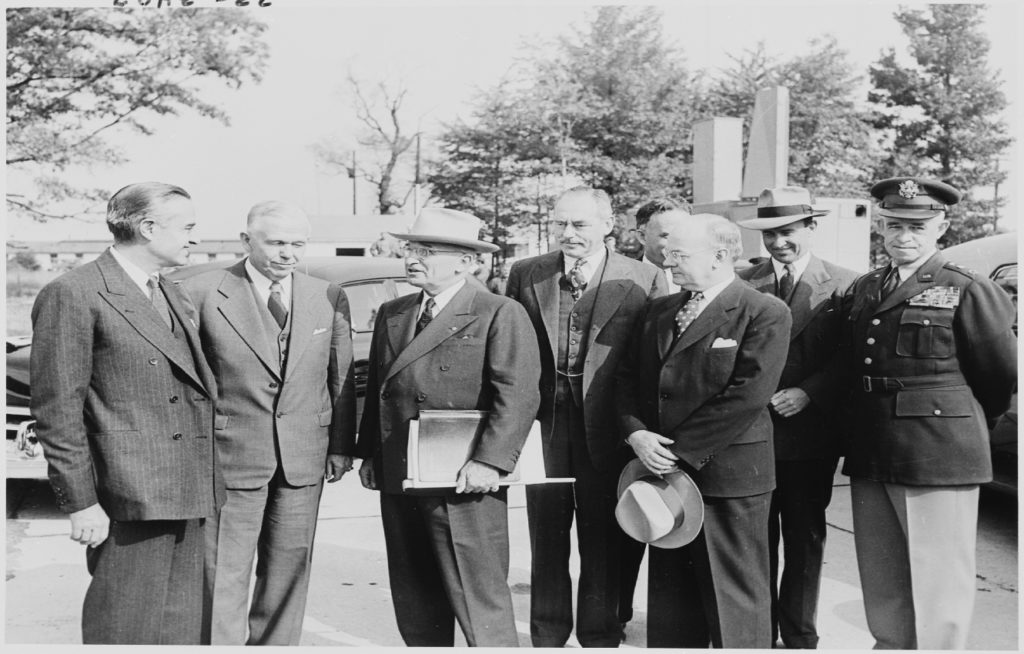 Photograph_of_President_Truman_with_his_some_of_his_top_advisers_upon_his_return_to_Washington_from_the_Wake_Island…_-_NARA_-_200236