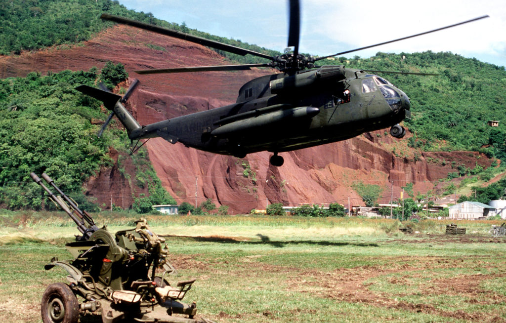 CH-53D_HMM-261_Grenada_Okt1983