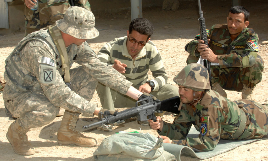 An_American_Soldier_teaches_an_Afghan_National_Army_recruit_how_to_properly_handle_and_fire_a_weapon_during_training_(4435002333)