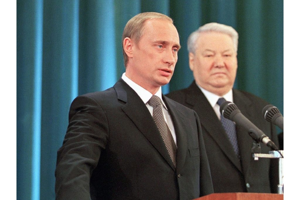 Vladimir_Putin_taking_the_Presidential_Oath,_7_May_2000