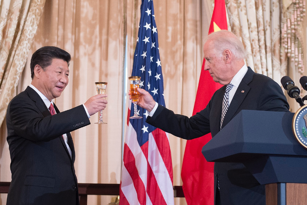 Biden and Xi toast