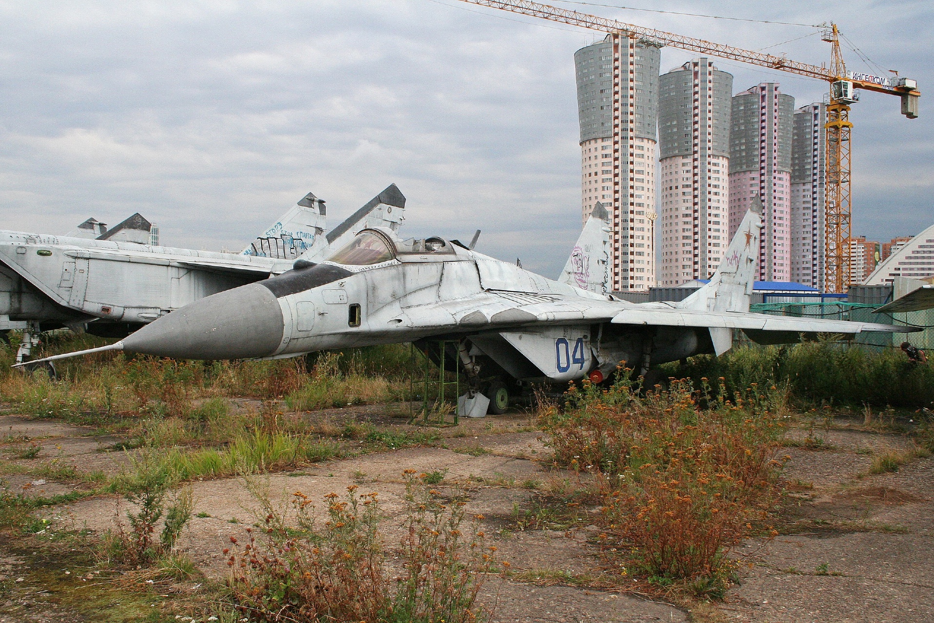 An abandoned Mig-29 sits outside Moscow