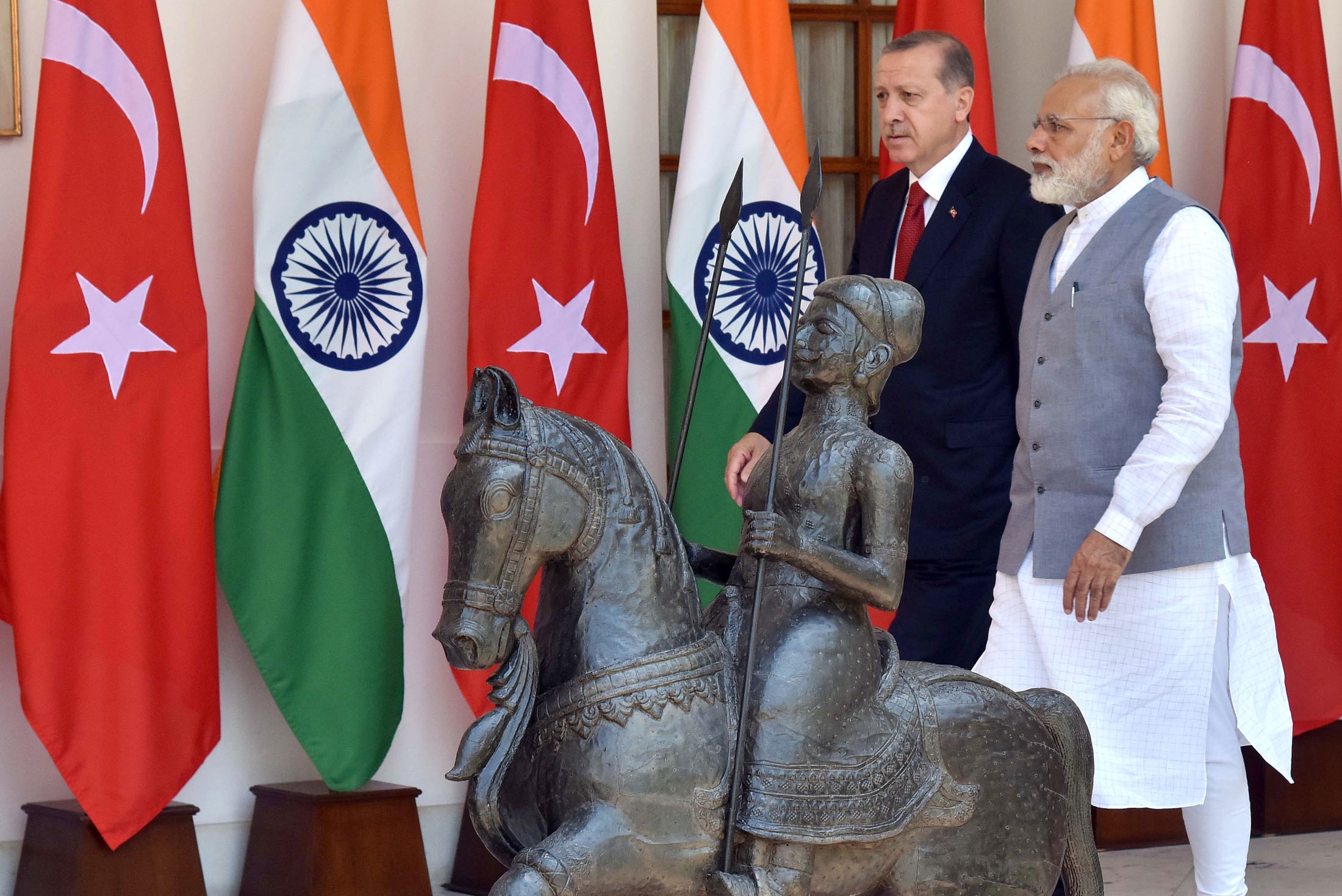 The Prime Minister, Shri Narendra Modi with the President of the Republic of Turkey, Mr. Recep Tayyip Erdogan, at Hyderabad House, in New Delh