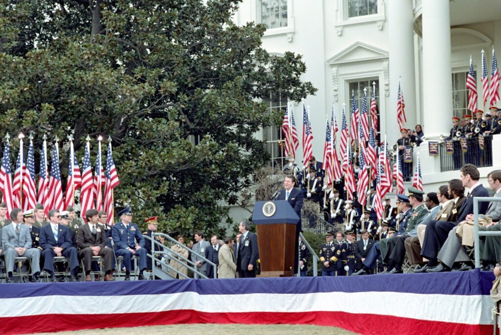 President_Ronald_Reagan_at_a_White_House_Ceremony_and_Reception_for_freed_American_hostages_held_in_Iran