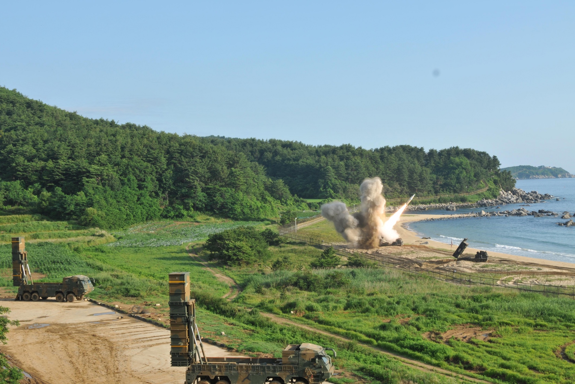 n M270 Multiple Launch Rocket System from 1st Battalion, 18th Field Artillery Regiment, 210th Field Artillery Brigade, 2nd Republic of Korea/United States Combined Division, fires an MGM-140 Army Tactical Missile into the Sea of Japan, July 5, 2017