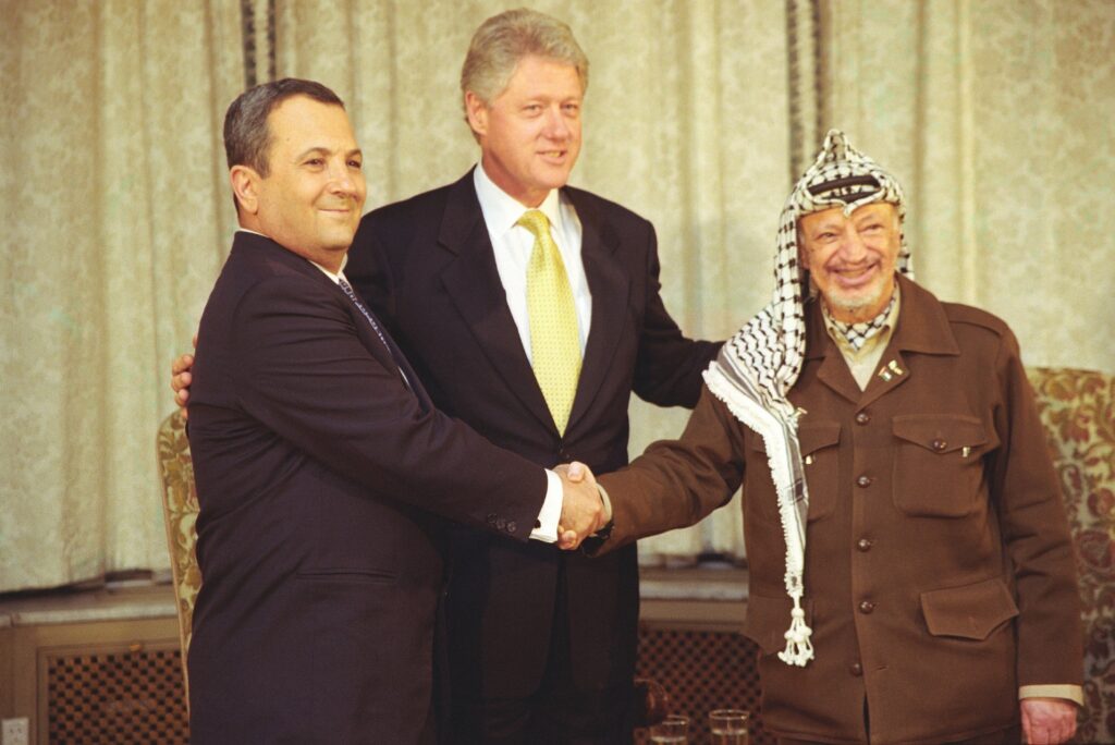 President_Bill_Clinton_with_Prime_Minister_Ehud_Barak_of_Israel_and_Chairman_Yasser_Arafat_of_the_Palestinian_Authority