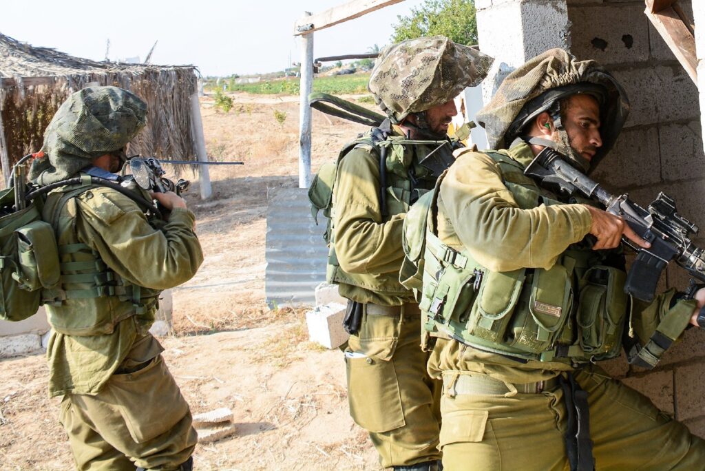 IDF_Paratroopers_Operate_Within_Gaza_07