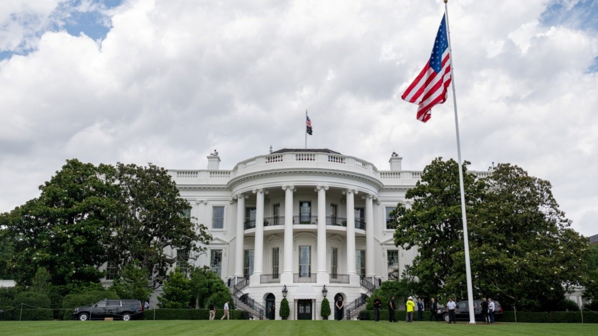 White House AI Strategy: Risks & How to Regain Leadership