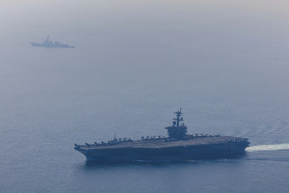 USS Abraham Lincoln et USS Frank E. Petersen Jr. en mer d’Arabie
